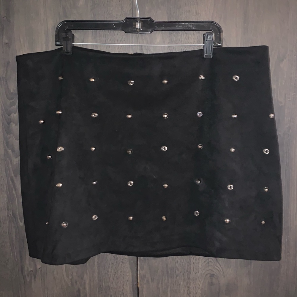 STUDDED BLACK SKIRT